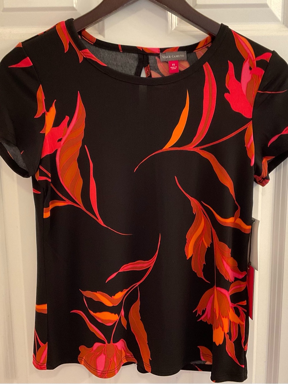 Vince Camuto Floral Short Sleeve Top - NWT - Size XS - Picture 2 of 10